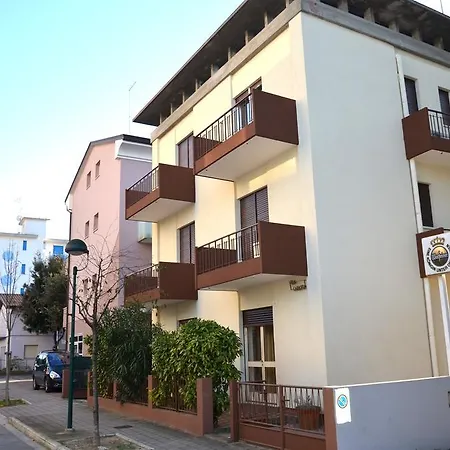 Carlotta Apartment *
